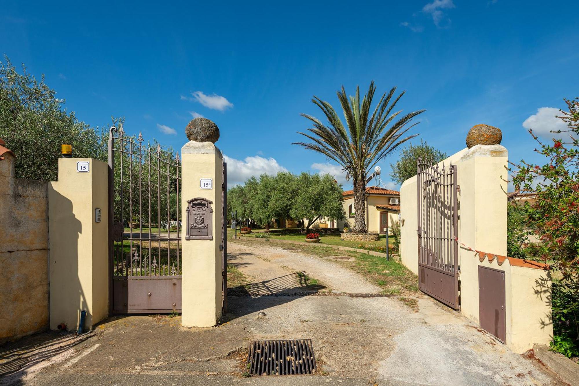 Residenza Parco Degli Ulivi Villa Villamassargia Exterior photo